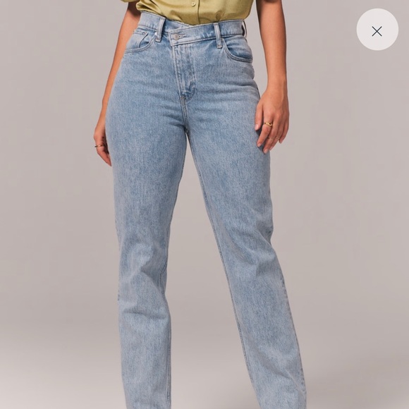 Curve Love Ultra High Rise 90s Straight
Jean - Picture 4 of 8